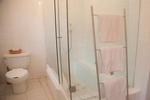Foto de inmueble en av miguel hidalgo, Col. Jardines de Ahuatepec C.P. 62305, Cuernavaca