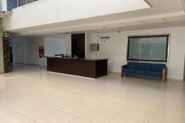 Foto de inmueble en Av. Nicolás Copernico, Col. Arboledas 1a Secc C.P. 45070, Zapopan