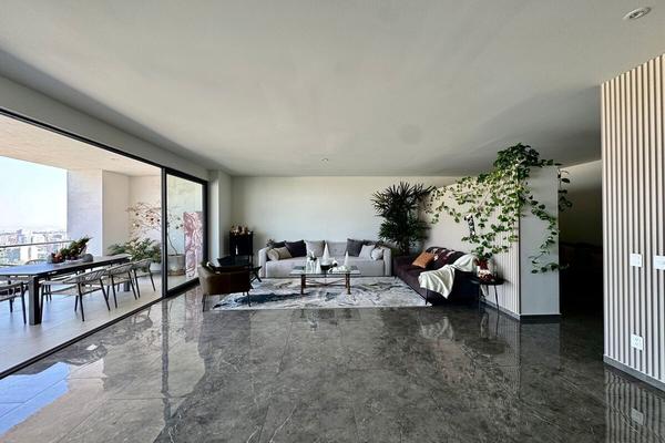 Foto de inmueble en Av. Niños Héroes, Col. Jardines del Bosque Norte C.P. 44520, Guadalajara