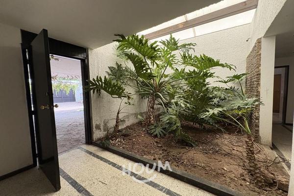 Foto de inmueble en Avenida Pablo Neruda, Col. Colinas de San Javier C.P. 44660, Guadalajara