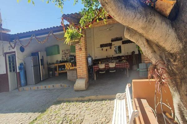 Foto de inmueble en Avenida Palmas, Col. Santa María Tequepexpan C.P. 45601, San Pedro Tlaquepaque