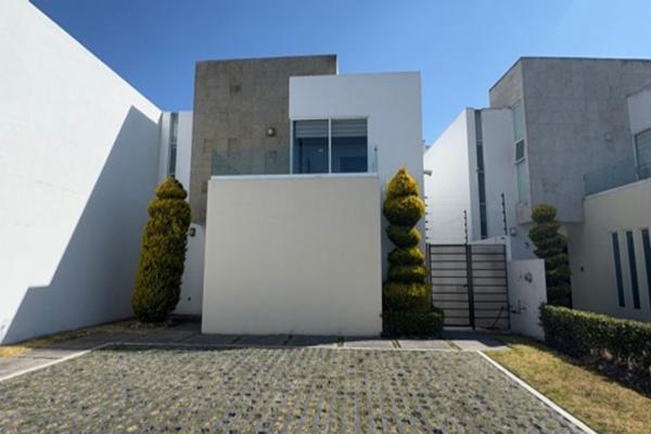 Foto de inmueble en Avenida Parque de los Laureles, Col. San Miguel Totocuitlapilco C.P. 52143, Metepec