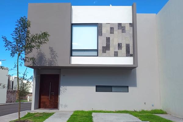 Foto de inmueble en Av. Paseo de las Pitahayas, Col. El Marqués C.P. 76047, Querétaro