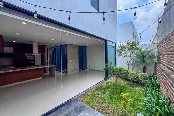 Foto de inmueble en Av. Paseo del Anochecer, Col. Solares C.P. 45019, Zapopan