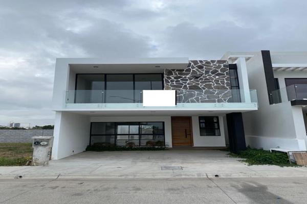 Foto de inmueble en Avenida Paseo del Atlántico #3915, Col. Hacienda Los Mangos C.P. 82128, Mazatlán