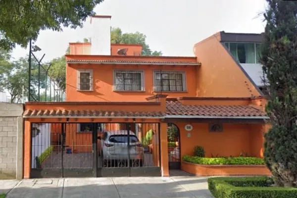 Foto de inmueble en AV. PASEO DEL BOSQUE #36, Col. Paseos de Taxqueña C.P. 04250, Coyoacán