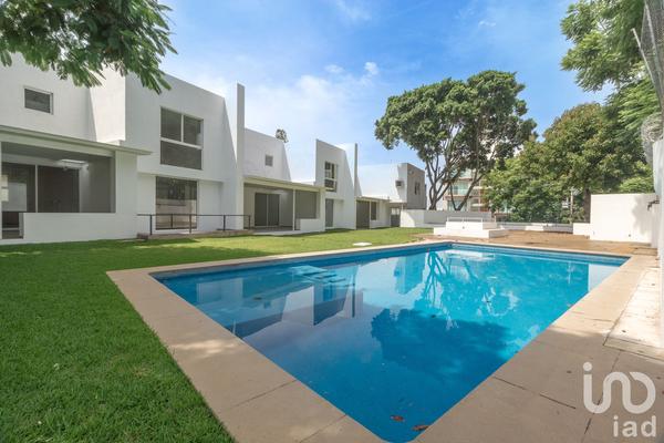 Foto de inmueble en avenida Paseo del Conaquistador #915, Col. Lomas de Cortes C.P. 62240, Cuernavaca