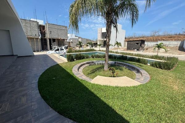 Foto de inmueble en Av. Paseo del Pacífico, Col. Real Pacífico C.P. 82124, Mazatlán