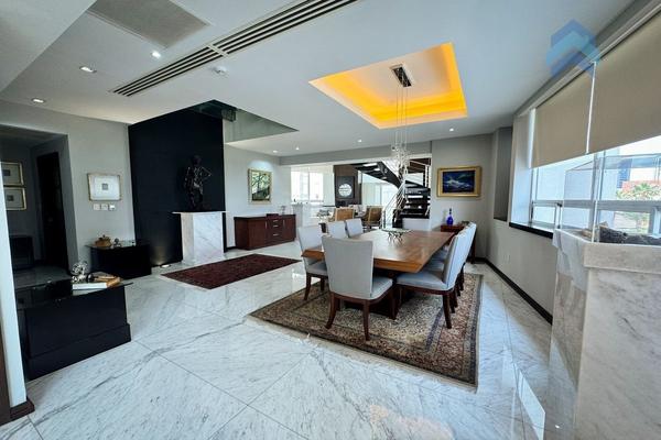 Foto de inmueble en Av Paseo Royal Country, Col. Puerta de Hierro C.P. 45116, Zapopan