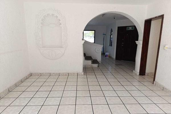 Foto de inmueble en av. paseo, Col. Villas del Parque C.P. 76140, Querétaro