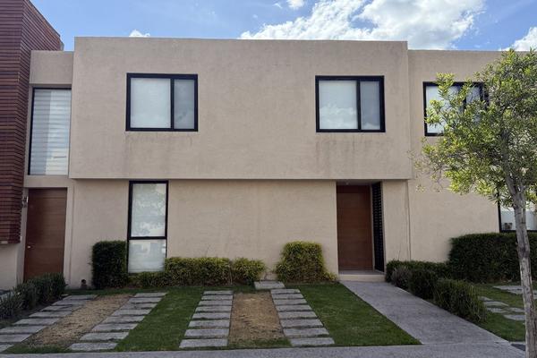Foto de inmueble en Av peña de Bernal, Col. Residencial el Refugio C.P. 76146, Querétaro