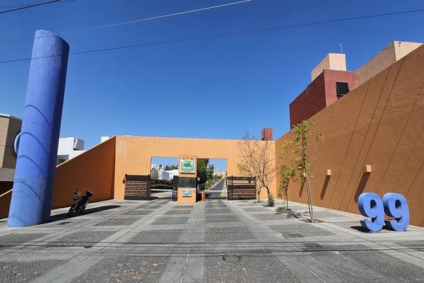 Foto de inmueble en AV. PEÑUELAS, Col. San Pedrito Peñuelas C.P. 76140, Querétaro