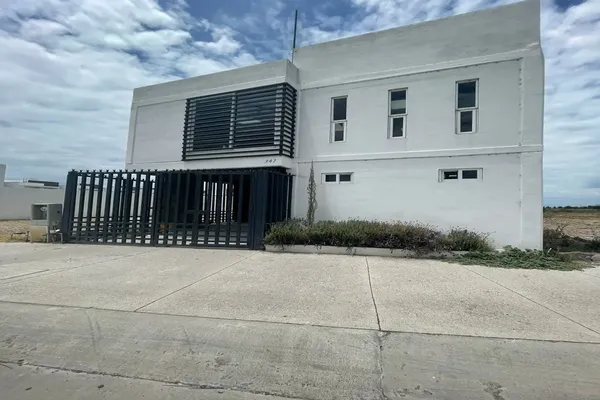Foto de inmueble en Av. Picacho #347, Col. Villas de Bernalejo C.P. 36833, Irapuato