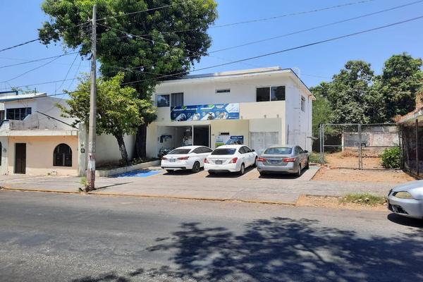 Foto de inmueble en Av. Pino Suarez, Col. Colima Centro C.P. 28000, Colima