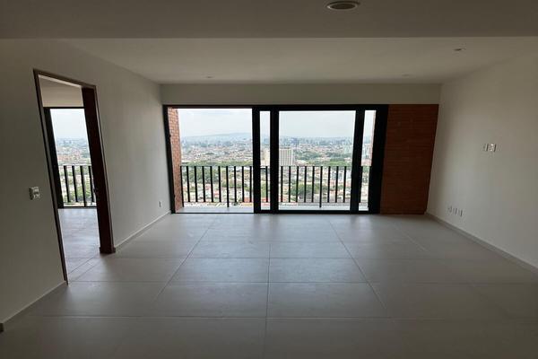 Foto de inmueble en AV. plan de san luis, Col. Lomas Del Country C.P. 44610, Guadalajara