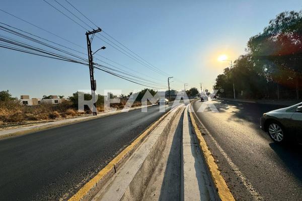 Foto de inmueble en Av. Prolongación el Jacal, Col. Puerta Real C.P. 76910, Corregidora