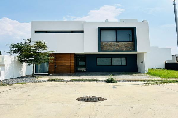 Foto de inmueble en AV PUNTO SUR, Col. Fraccionamiento Vista Sur Residencial C.P. 45640, Tlajomulco de Zúñiga