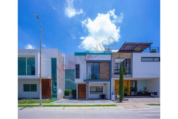 Foto de inmueble en AV PUNTO SUR, Col. Los Gavilanes C.P. 45645, Tlajomulco de Zúñiga