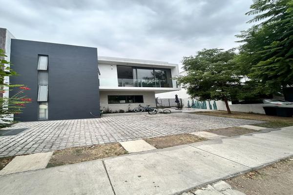 Foto de inmueble en Avenida Ramon Corona #300, Col. Santa Anita Camino Real C.P. 45600, San Pedro Tlaquepaque