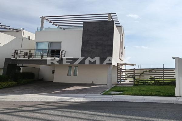 Foto de inmueble en Avenida residencial del parque, Col. Miradores del Marques C.P. 76146, Querétaro