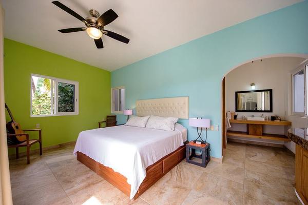 Foto de inmueble en Av Revolucion, Col. Sayulita C.P. 63734, Bahía de Banderas