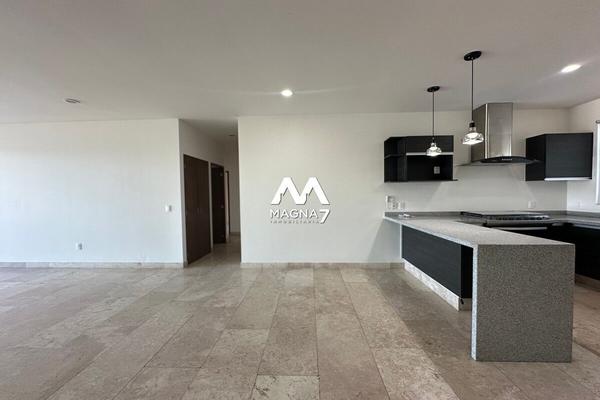 Foto de inmueble en Av Royal Country, Col. Puerta de Hierro C.P. 45116, Zapopan