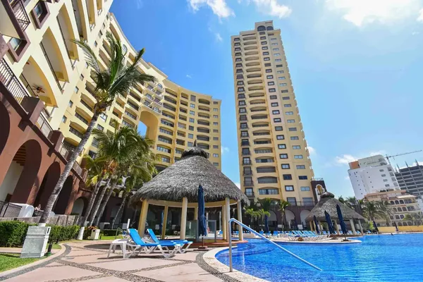 Foto de inmueble en Avenida sábalo cerritos #3100, Col. Villa Marina C.P. 82112, Mazatlán