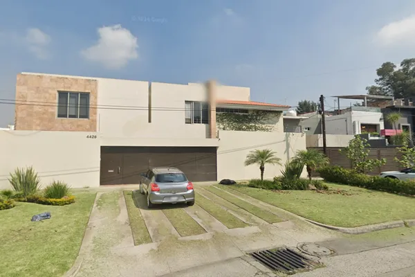Foto de inmueble en Avenida San Luis Gonzaga #4426, Col. Jardines de Guadalupe C.P. 45030, Zapopan