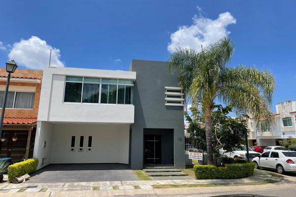 Foto de inmueble en avenida santa margarita, Col. Valle Esmeralda C.P. 45138, Zapopan