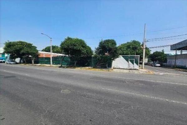Foto de inmueble en AV. SANTA ROSA, Col. La Joya Ixtacala C.P. 54160, Tlalnepantla de Baz