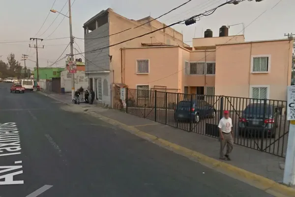 Foto de inmueble en AV TAXIMETROS #8, Col. Bosques de Aragón C.P. 57170, Nezahualcóyotl