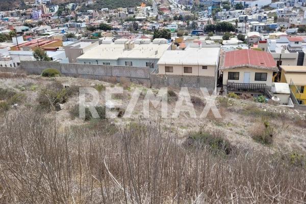 Foto de inmueble en Av. Tribu Pericues, Col. Moderna C.P. 22860, Ensenada