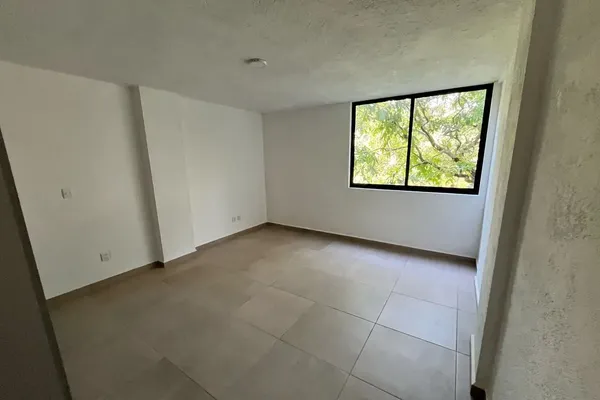 Foto de inmueble en Av TZOMPANTLE, Col. Lomas de Zompantle C.P. 62157, Cuernavaca