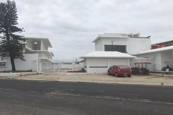 Foto de inmueble en Av. Universidad #1202 entre Aquiles Serdan y Av. 3, Col. Alor Procoro C.P. 96570, Coatzacoalcos