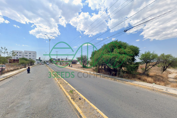 Foto de inmueble en Av. Universidad, Col. Prados de Oriente C.P. 76805, San Juan del Río