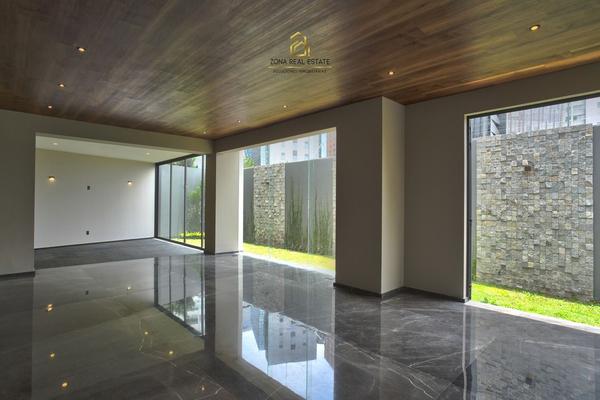 Foto de inmueble en av universidad, Col. Puerta Plata C.P. 45116, Zapopan