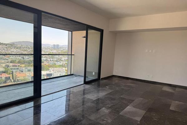 Foto de inmueble en Av. Universidad, Col. Puerta Real C.P. 45136, Zapopan