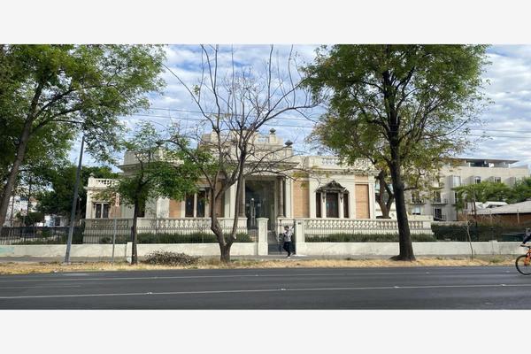 Foto de inmueble en AV.VALLARTA #1142, Col. Americana C.P. 44160, Guadalajara