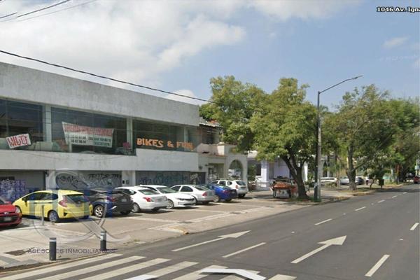 Foto de inmueble en Av vallarta, Col. Americana C.P. 44160, Guadalajara