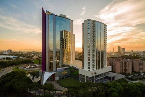 Foto de inmueble en Av Vallarta, Col. Arcos Vallarta C.P. 44130, Guadalajara