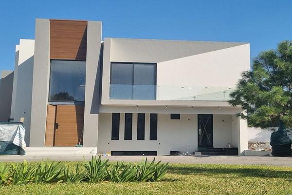 Foto de inmueble en Av. Vallarta Eje poniente, Col. San Juan de Ocotan C.P. 45019, Zapopan