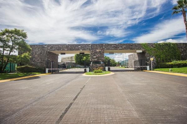 Foto de inmueble en AV Vallarta Eje poniente, Col. San Juan de Ocotan C.P. 45019, Zapopan