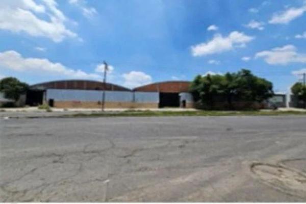 Foto de inmueble en Avenida Via Morelos, Col. San Pedro Xalostoc C.P. 55310, Ecatepec de Morelos