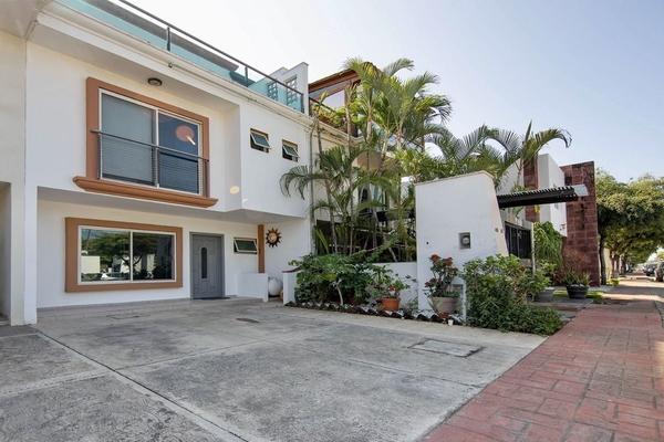 Foto de inmueble en av villa esmeralda, Col. Las Jarretaderas C.P. 63735, Bahía de Banderas