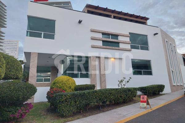 Foto de inmueble en Av. Villas del Aguila, Col. Centro Sur C.P. 76090, Querétaro