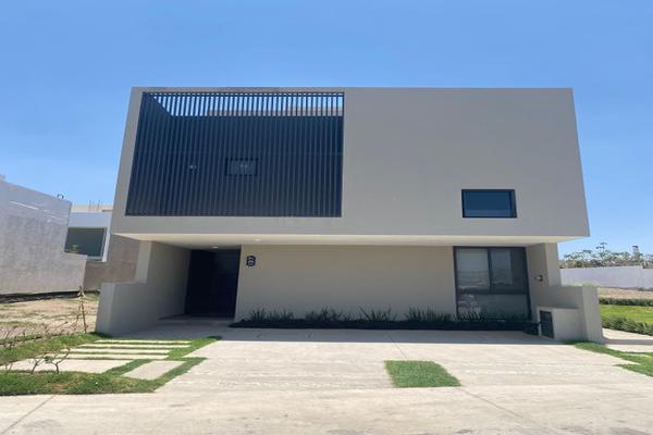 Foto de inmueble en Av. Vuelo de las Grullas, Col. Jardines de Santa Anita C.P. 45646, Tlajomulco de Zúñiga