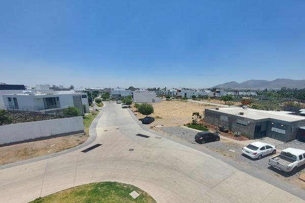 Foto de inmueble en Av. Vuelo de las Grullas, Col. Jardines de Santa Anita C.P. 45646, Tlajomulco de Zúñiga