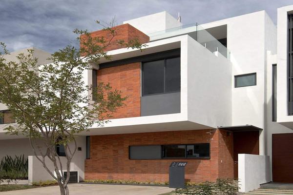 Foto de inmueble en Av. Vuelo de las Grullas, Col. Las Varitas C.P. 45645, Tlajomulco de Zúñiga