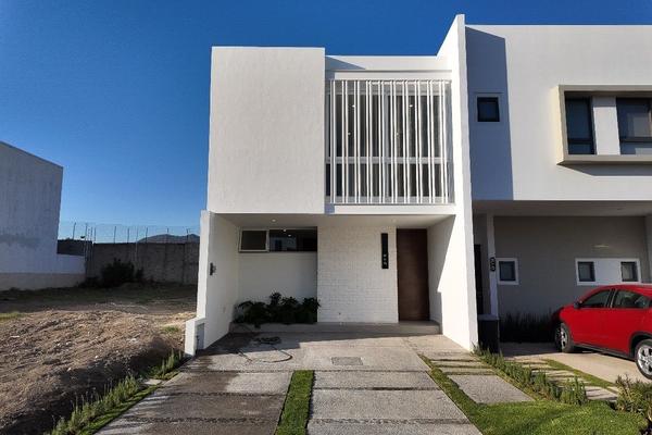 Foto de inmueble en Av. Vuelo de las Grullas, Col. San Agustin C.P. 45645, Tlajomulco de Zúñiga