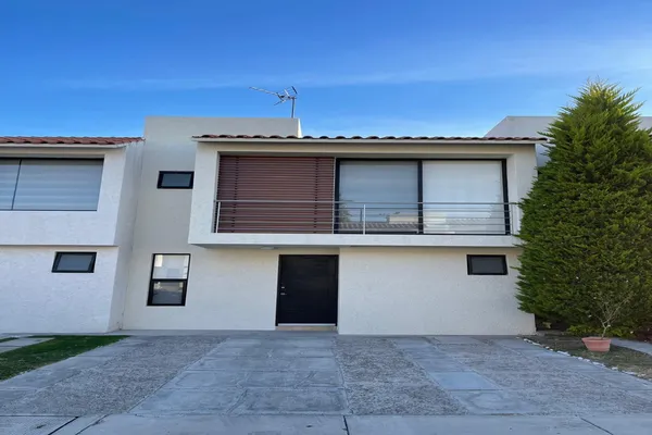 Foto de inmueble en azul #100, Col. Juriquilla Santa Fe C.P. 76230, Querétaro